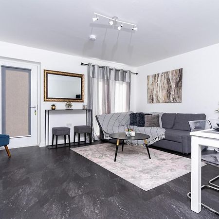 Spacious 3 Bedroom House In Glasgow City With Private Parking & Garden Exteriör bild