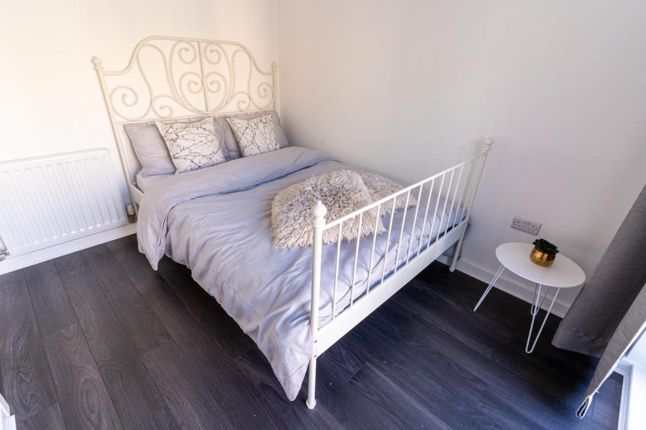 Spacious 3 Bedroom House In Glasgow City With Private Parking & Garden Exteriör bild