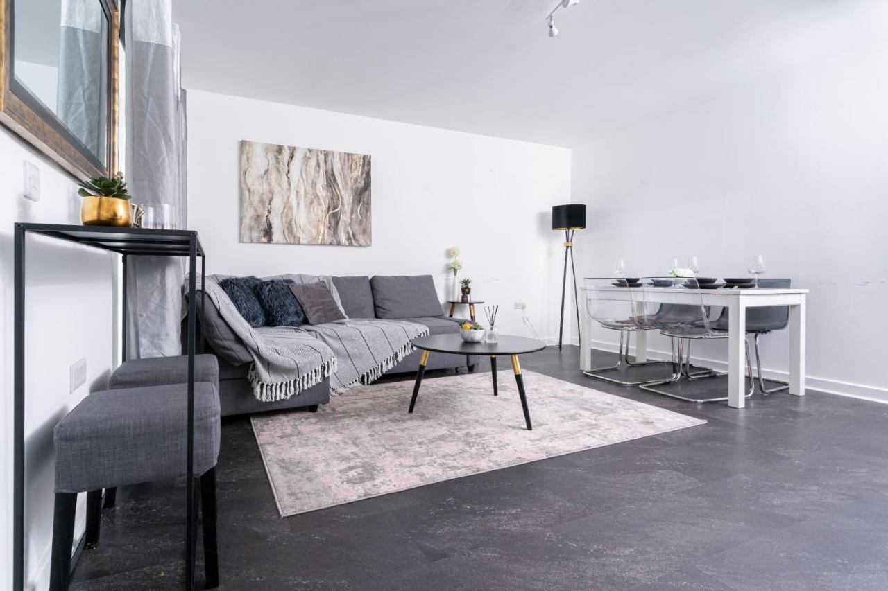 Spacious 3 Bedroom House In Glasgow City With Private Parking & Garden Exteriör bild