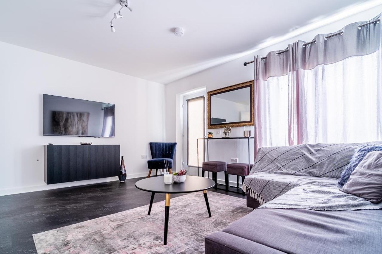 Spacious 3 Bedroom House In Glasgow City With Private Parking & Garden Exteriör bild